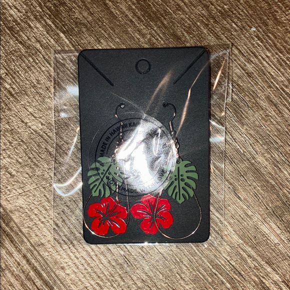 Tropical Red and Green Earrings - Picture 1 of 1